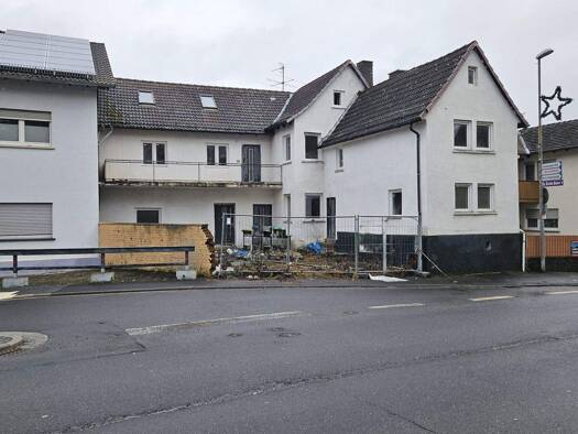 Mehrfamilienhaus zum Kauf 265.000 € 8 Zimmer 210 m² 240 m² Grundstück frei ab sofort Rodheim-Bieber Biebertal 35444