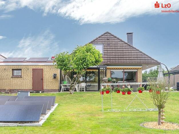 Einfamilienhaus zum Kauf 335.900 € 7 Zimmer 166,9 m² 1.697 m² Grundstück Zetel 26340