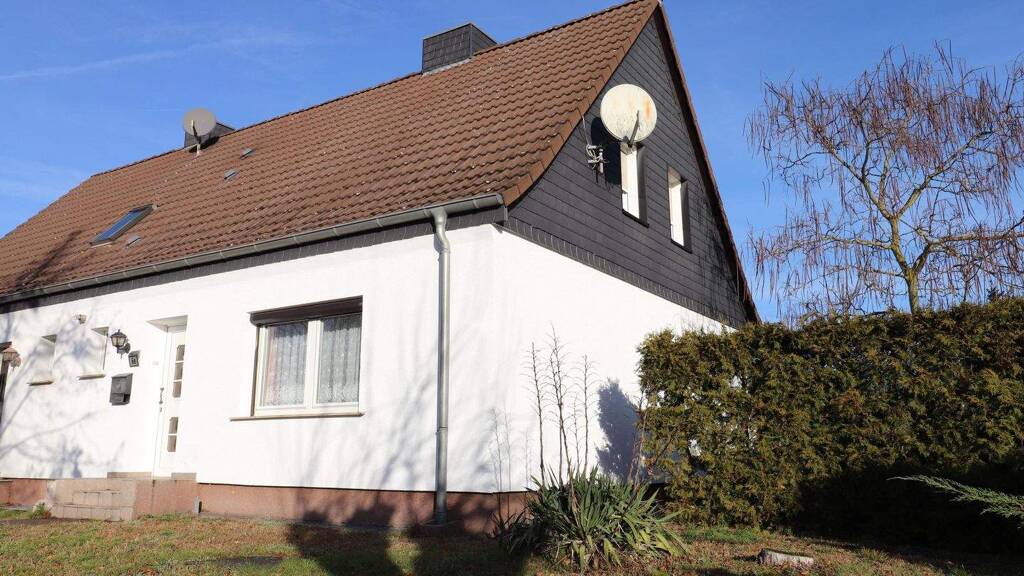 Doppelhaushälfte zum Kauf 150.000 € 4 Zimmer 80 m² 734 m² Grundstück frei ab sofort Gerwisch 39175