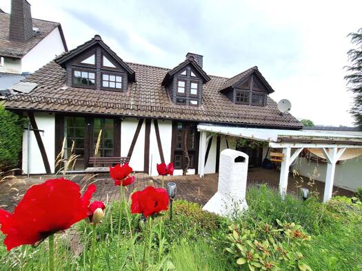 Einfamilienhaus zum Kauf 189.000 € 8 Zimmer 124,9 m² 4.716 m² Grundstück frei ab sofort Hörbach Herborn 35745
