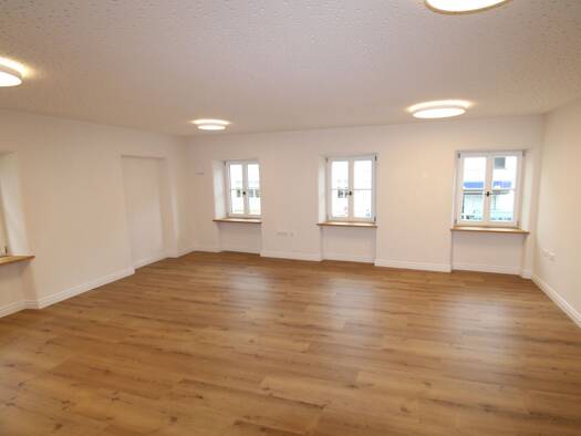 Wohnung zur Miete 1.090 € 3 Zimmer 95,1 m² 1. Geschoss frei ab sofort Marktplatz 42 Velden Velden 84149