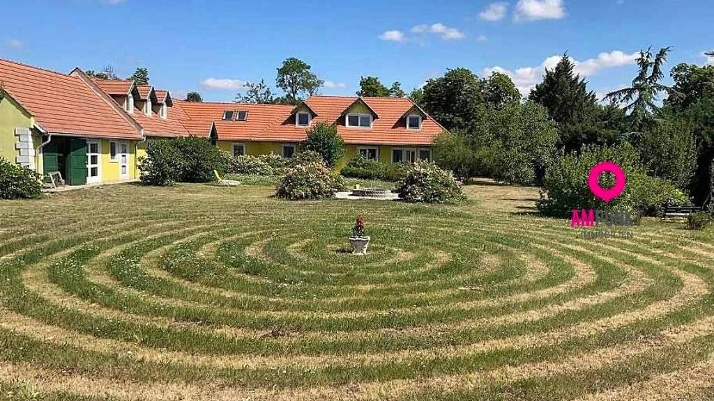 Mehrfamilienhaus zum Kauf 545.000 € 17 Zimmer 397 m² 5.474 m² Grundstück Halbturn 7131