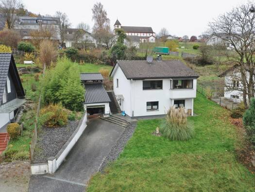Einfamilienhaus zum Kauf 349.500 € 4 Zimmer 100 m² 1.045 m² Grundstück Schönenberg Ruppichteroth 53809