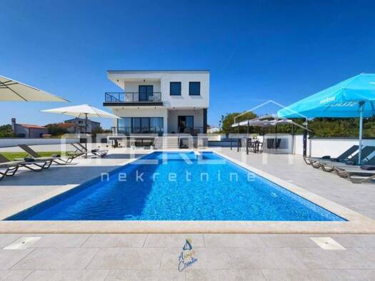 Haus zum Kauf 1.550.000 € 7 Zimmer 296 m² Fažana
