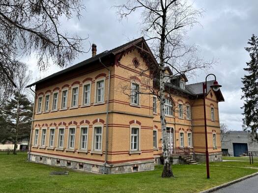 Haus zum Kauf 99.000 € 3.300 m² Grundstück Dr.-Max-Krell-Park 41 Großschweidnitz 02708