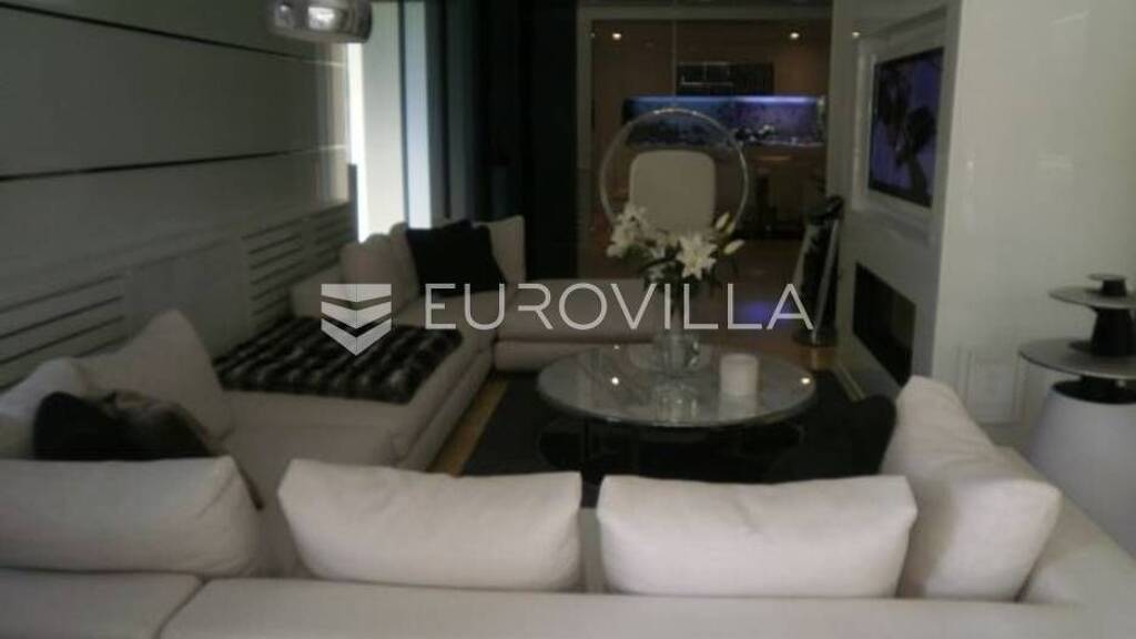 Haus zum Kauf 3 Zimmer 350 m² Podsljeme Sestinski dol