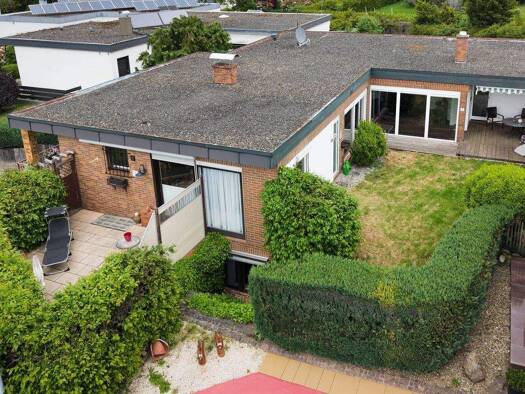 Bungalow zum Kauf 549.000 € 7,5 Zimmer 203 m² 488 m² Grundstück frei ab sofort Sparwiesen Uhingen 73066