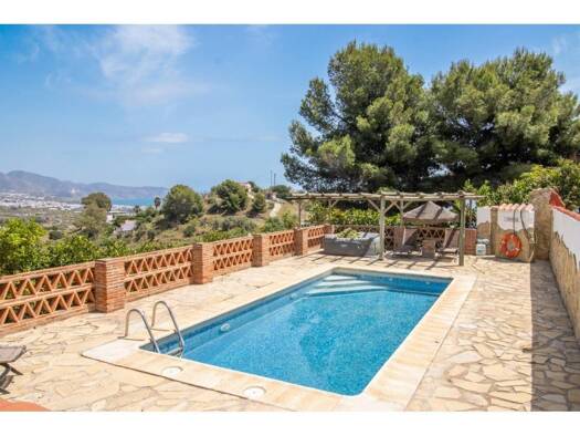 Chalet zum Kauf 950.000 € 5 Zimmer 225 m² 7.500 m² Grundstück Nerja 29780