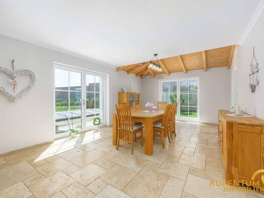 Einfamilienhaus zum Kauf 5 Zimmer 250 m² 892 m² Grundstück Wenzenbach 93173