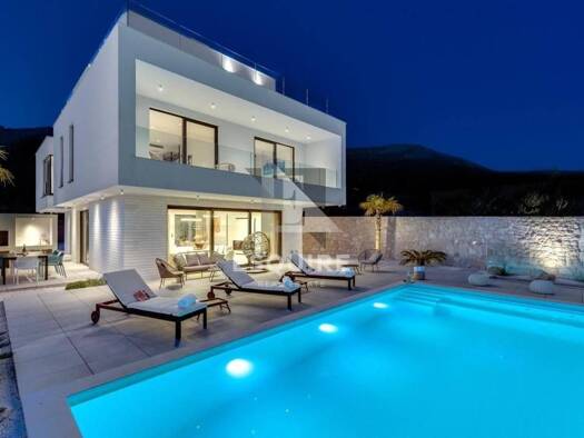 Einfamilienhaus zum Kauf 1.800.000 € 7 Zimmer 285 m² Grad, Split Split 21000