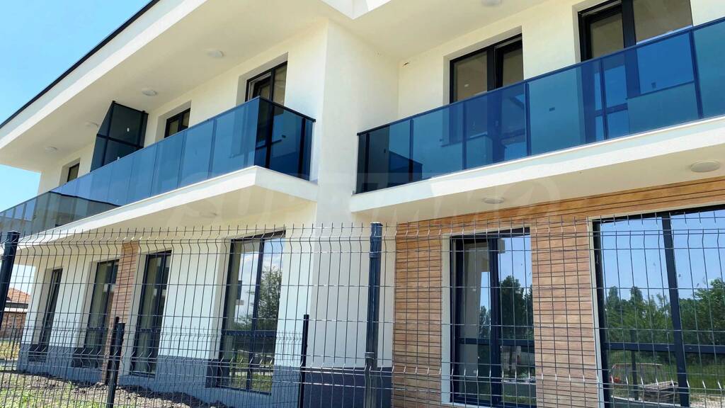 Reihenmittelhaus zum Kauf 230.000 € 4 Zimmer 120,1 m² Vojvodinovo