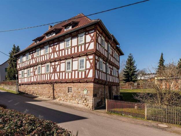 Einfamilienhaus zum Kauf 159.000 € 8 Zimmer 200 m² 1.160 m² Grundstück frei ab sofort Am Langen Feld 24 Schwarzhausen Waltershausen , Thür 99880