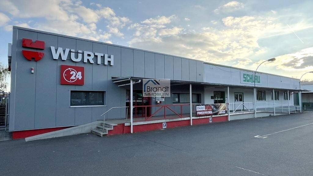 RESERVIERT! Halle mit 2550 m² Lager-/Verkaufsfläche, wovon 750 m² langfristig an die Firma Würth vermietet sind