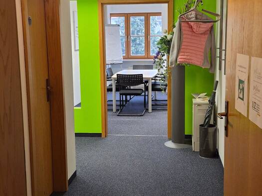 Büro zur Miete provisionsfrei 980 € 4 Zimmer 148 m² Bürofläche Traunreut Traunreut 83301
