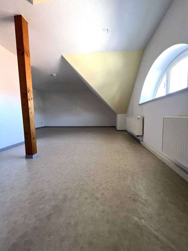 Wohnung zur Miete 210 € 1 Zimmer 41,7 m² Dachgeschoss, 2. Geschoss frei ab sofort Karl-Marx-Platz 3 Neugersdorf Ebersbach-Neugersdorf 02727