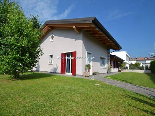 Villa zum Kauf 780.000 € 5 Zimmer 210 m² 850 m² Grundstück frei ab sofort via Edith Stein CASTELNUOVO DEL GARDA 37014