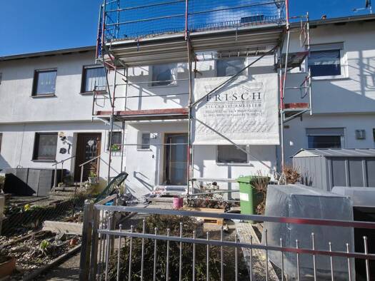 Reihenhaus zur Miete 1.700 € 5 Zimmer 123 m² 150 m² Grundstück frei ab 01.06.2026 Kleinschwarzenlohe Wendelstein 90530