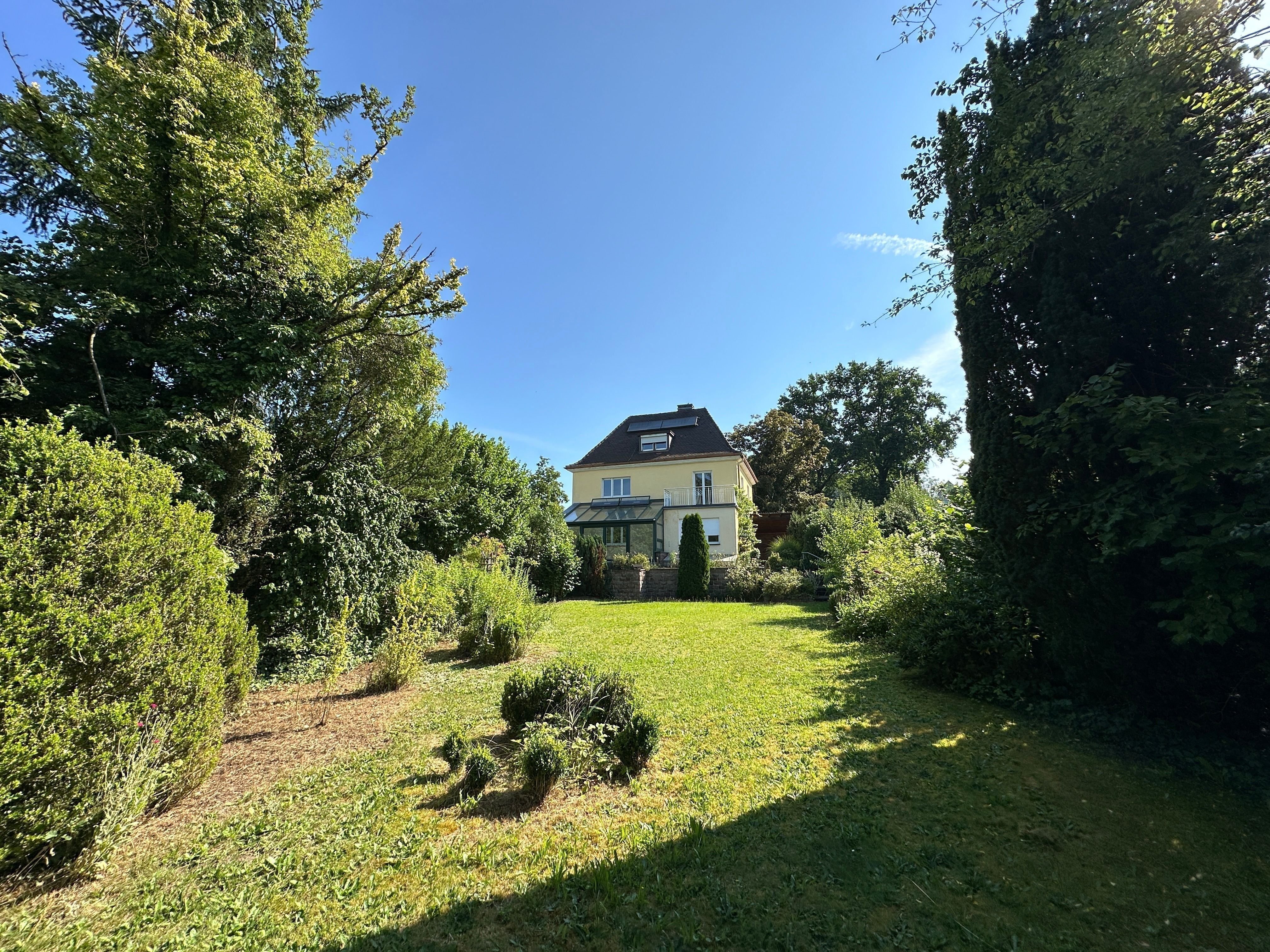 Einfamilienhaus zum Kauf 1.090.000 € 6 Zimmer 137 m²<br/>Wohnfläche 1.211 m²<br/>Grundstück ab sofort<br/>Verfügbarkeit Reichelsdorf Nürnberg 90453