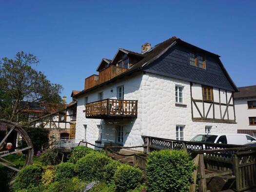 Mehrfamilienhaus zum Kauf 1.200.000 € 40 Zimmer 1.345 m² 35.000 m² Grundstück frei ab sofort Jesberg 34632