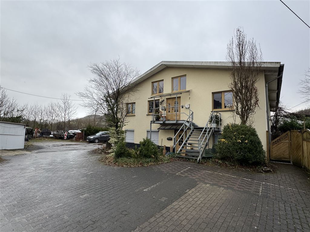 Immobilie zum Kauf als Kapitalanlage geeignet 479.000 € 9 Zimmer 295 m²<br/>Fläche 2.026 m²<br/>Grundstück Grevenbrück Lennestadt 57368