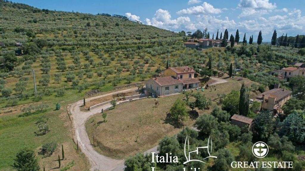 Bauernhaus zum Kauf 1.300.000 € 10 Zimmer 357 m² 8.558 m² Grundstück Cortona 52044