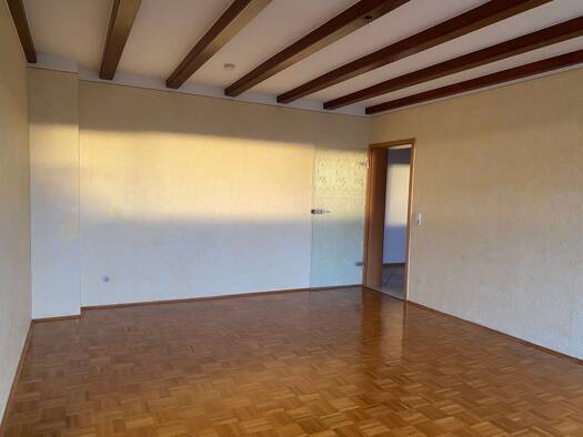 Wohnung zur Miete 602 € 4 Zimmer 86 m² frei ab sofort Hauptstraße 49 Leiningen 56291