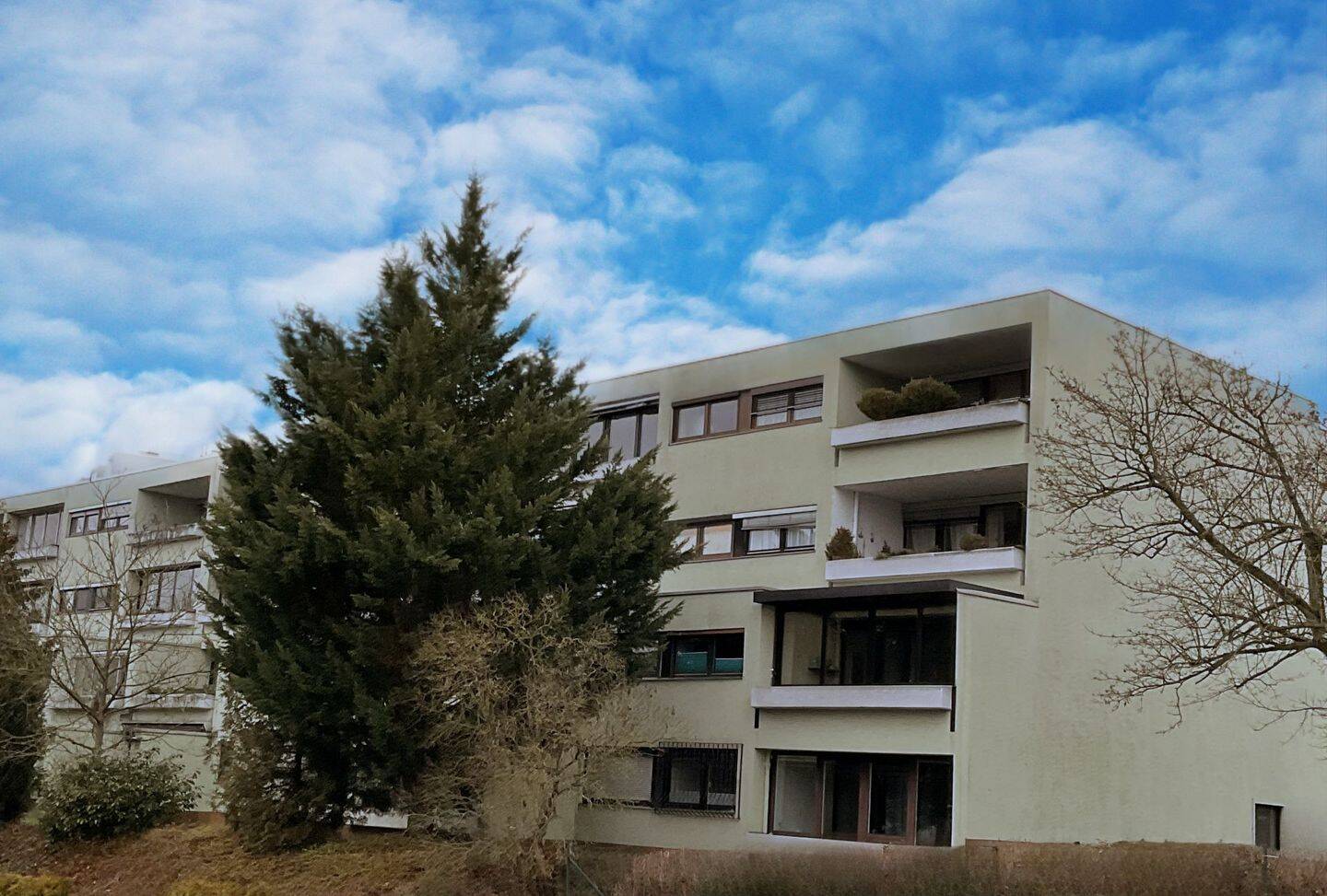 Immobilie in Fulda - Lichtdurchflutete Eigentumswohnung mit zwei Balkonen  in zentraler Stadtlage                  , solide Kapitalanlage  mit nachhaltigem Wertpotenzial - Bild 1