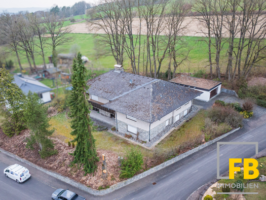 Villa zum Kauf 9 Zimmer 380 m² 1.765 m² Grundstück frei ab sofort Lütter Eichenzell 36124