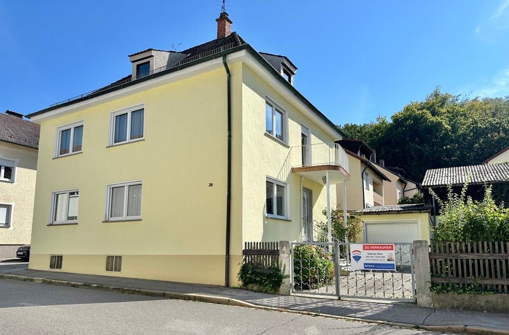 Mehrfamilienhaus zum Kauf 249.000 € 6 Zimmer 139 m²<br/>Wohnfläche 370 m²<br/>Grundstück Kernstadt Schwandorf Schwandorf 92421