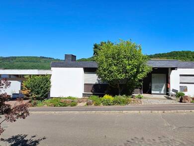 Einfamilienhaus zum Kauf 440.000 € 7 Zimmer 200 m² 906 m² Grundstück Bullay 56859