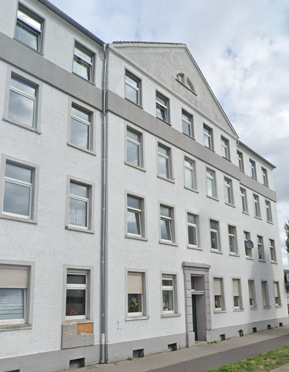 Wohnung zur Miete 570 € 4 Zimmer 114 m²<br/>Wohnfläche 2.<br/>Geschoss ab sofort<br/>Verfügbarkeit Bismarckstr. 52a Bitterfeld Bitterfeld-Wolfen 06749