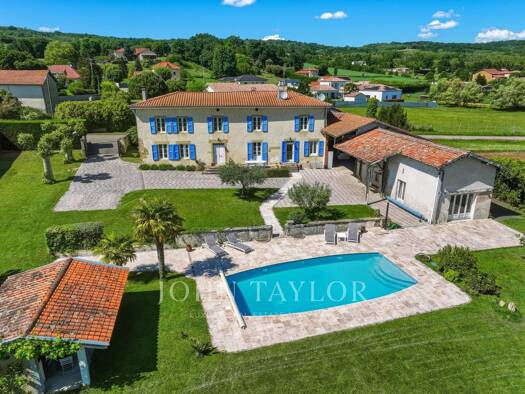 Einfamilienhaus zum Kauf 658.000 € 277 m² 2.762 m² Grundstück Nord Est Roussillon 38150