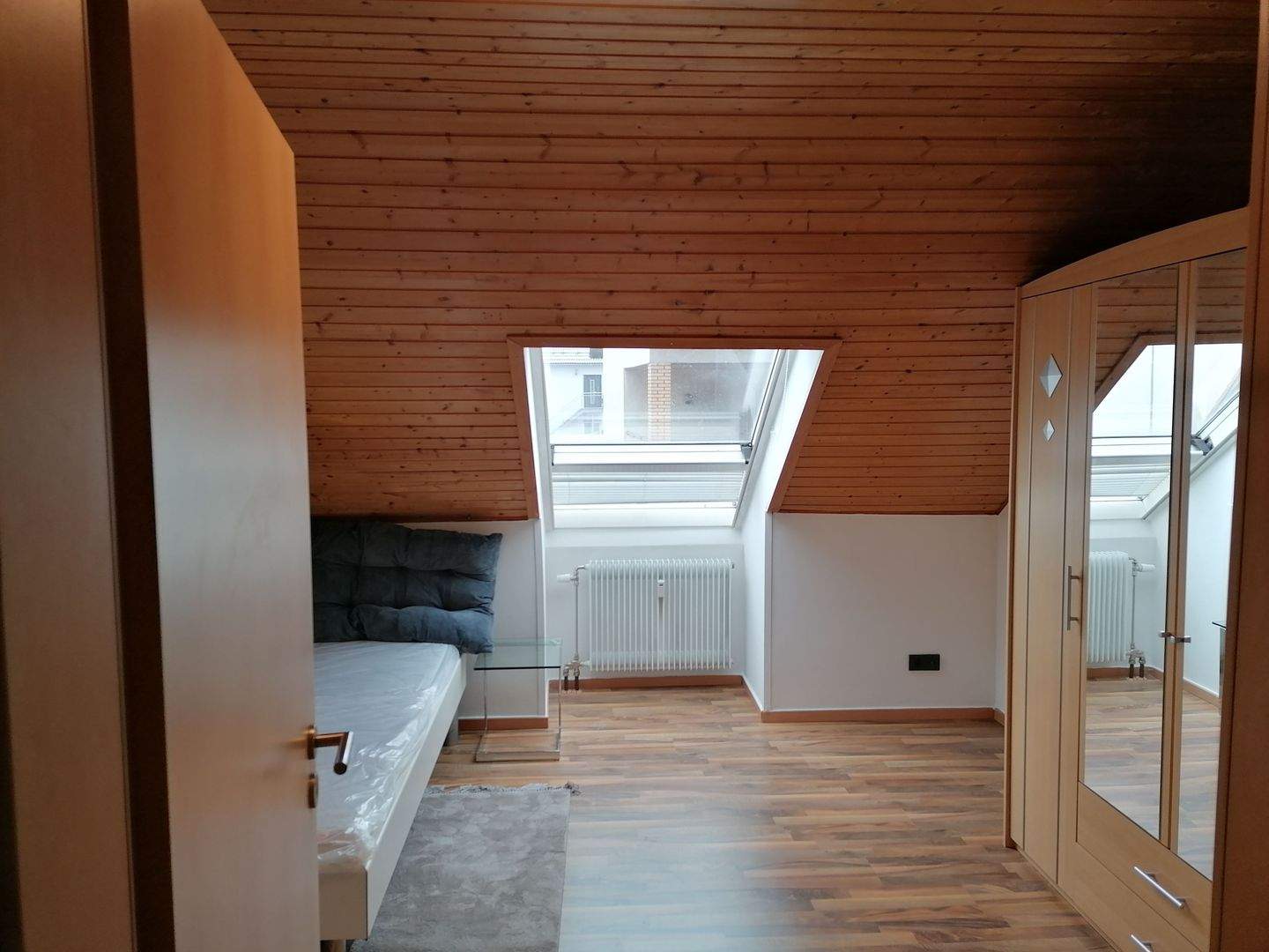 Immobilie in Sulzbach-Rosenberg - Frisch renovierte, sonnige Eigentumswohnung im Dachgeschoss mit Balkon, Gartenanteil und Garage in Sulzbach-Rosenberg! - Bild 3