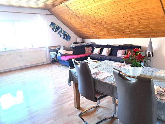 Wohnung zur Miete 650 € 4 Zimmer 100 m² Hülzweiler Schwalbach 66773