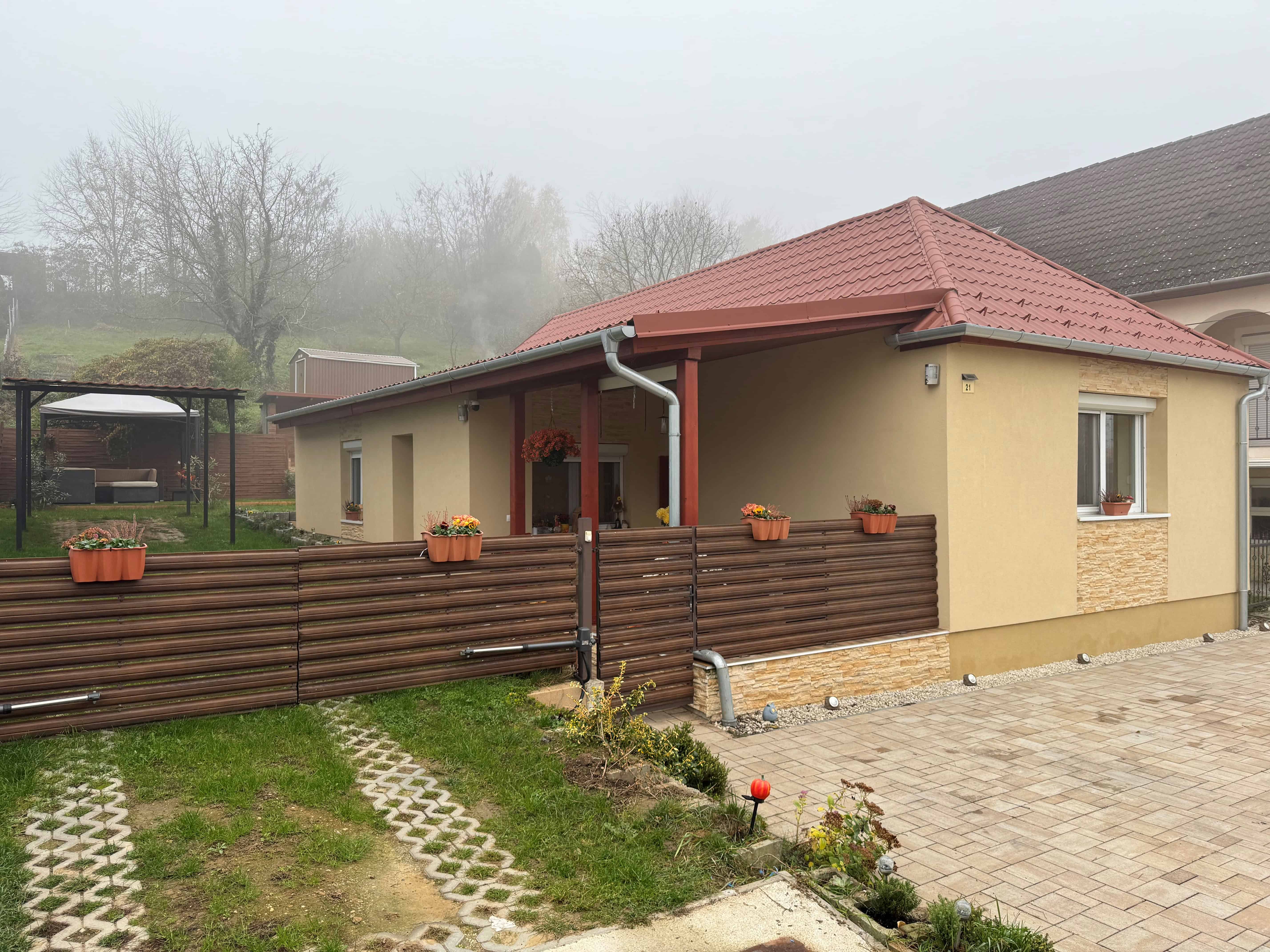 Bungalow zum Kauf provisionsfrei 176.000 € 3 Zimmer 120 m²<br/>Wohnfläche 900 m²<br/>Grundstück Sárvár 9600