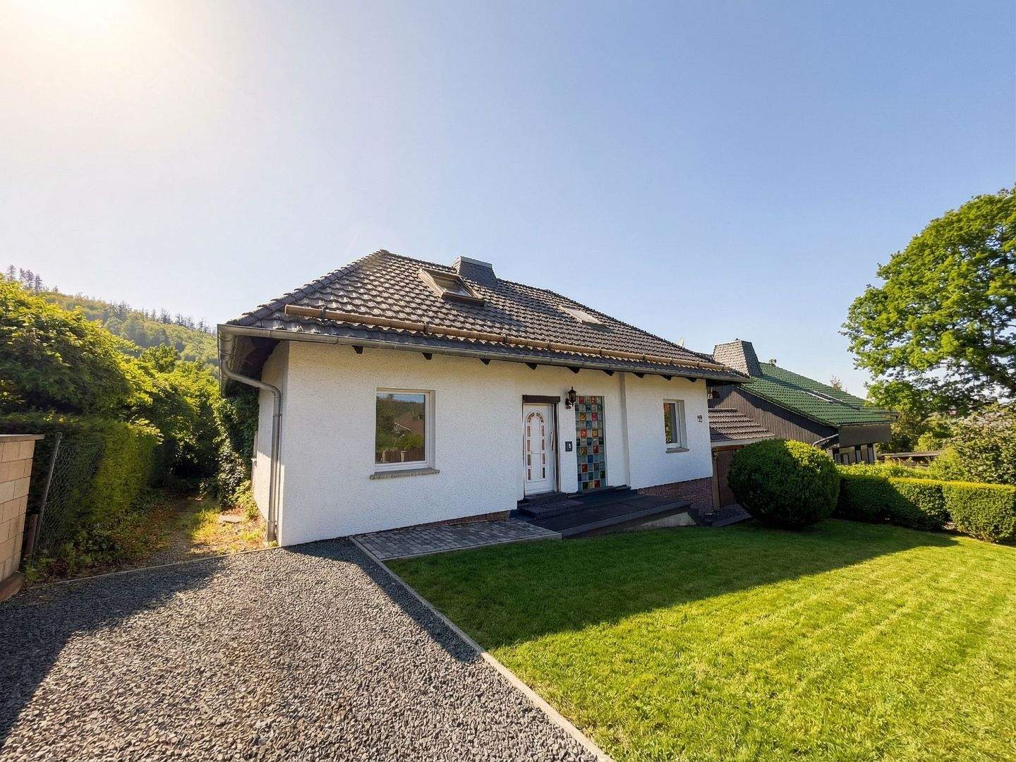Immobilie in Bad Tabarz - Traumhaus im Bungalowstil mit Inselsberg-Blick in Bestlage von Bad Tabarz - Bild 0