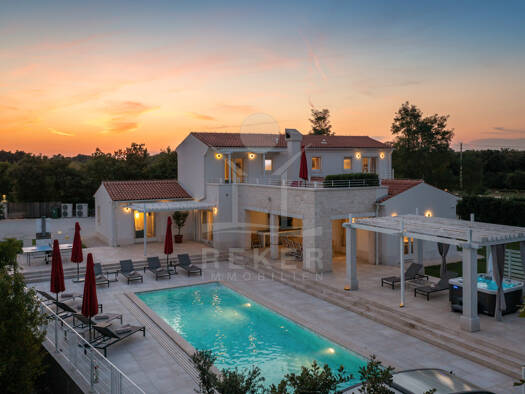 Villa zum Kauf 1.460.000 € 6 Zimmer 329 m² 2.000 m² Grundstück Režanci 52341