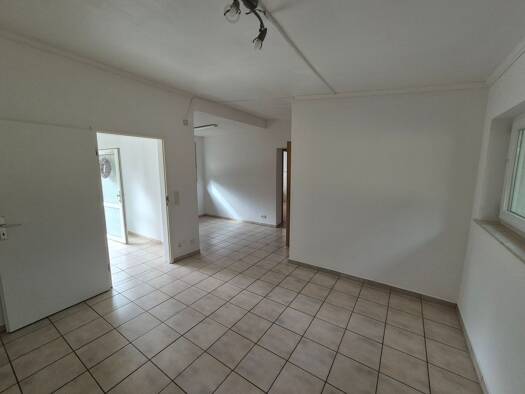Wohnung zur Miete 1.100 € 6 Zimmer 112 m² Geschoss EG/1 frei ab sofort Griesheim 64347