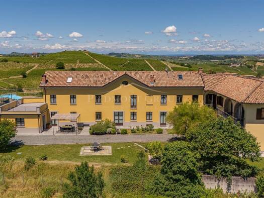 Haus zum Kauf 1.090.000 € 679 m² 870 m² Grundstück Canelli 14053