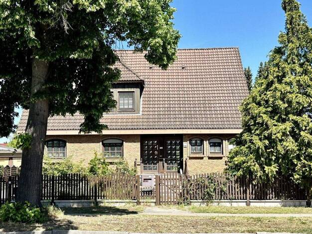 Villa zum Kauf provisionsfrei 860.000 € 9 Zimmer 258 m² 1.400 m² Grundstück Falkensee 14612