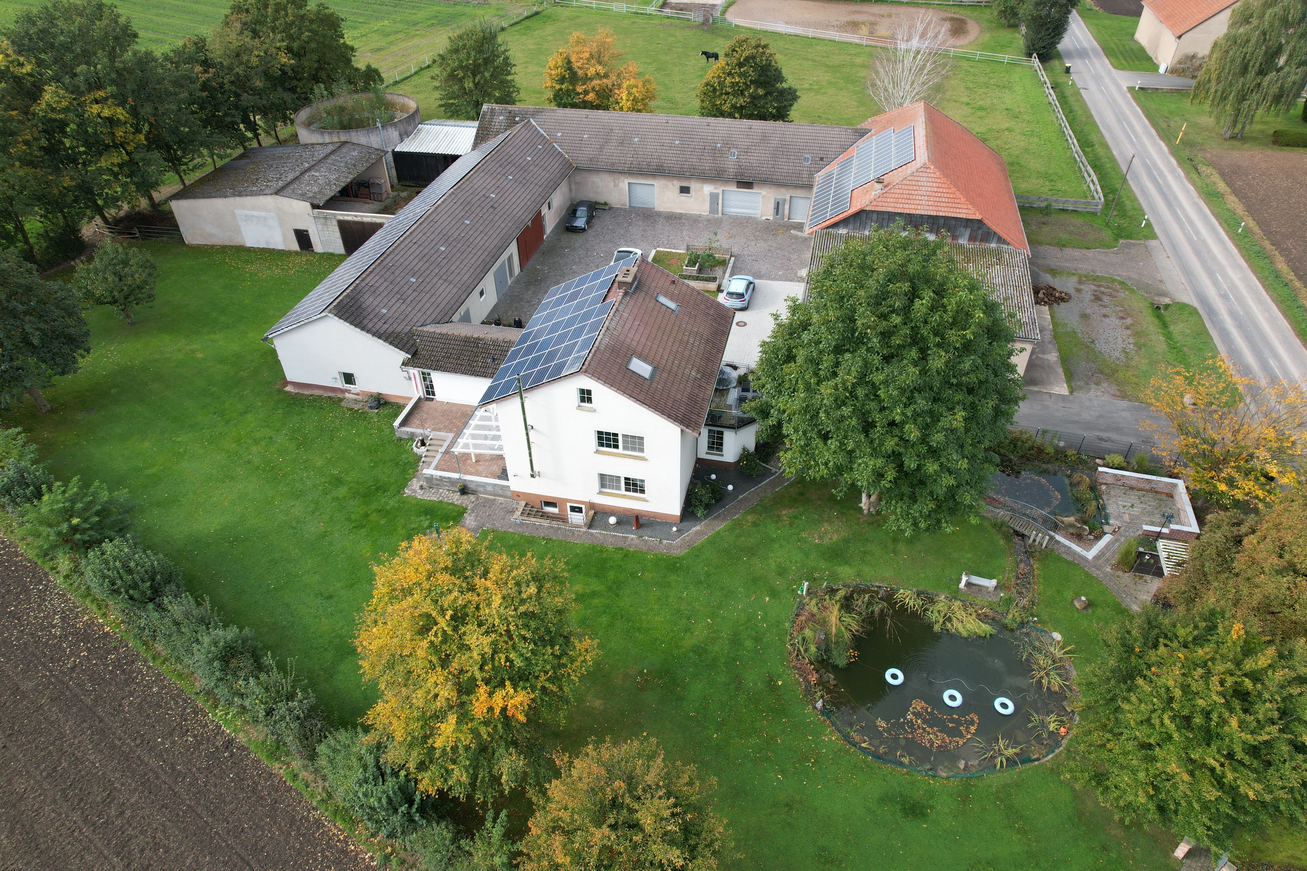 Einfamilienhaus zum Kauf 675.000 € 7 Zimmer 260 m²<br/>Wohnfläche 10.800 m²<br/>Grundstück Kreuzfeld 1 Lütgeneder Borgentreich 34434