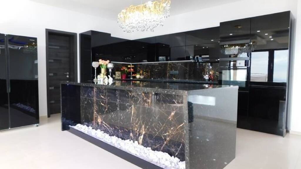 Haus zum Kauf - Erstbezug 899.000 € 7 Zimmer 300 m² 2.300 m² Grundstück frei ab sofort Cserszegtomaj 8372