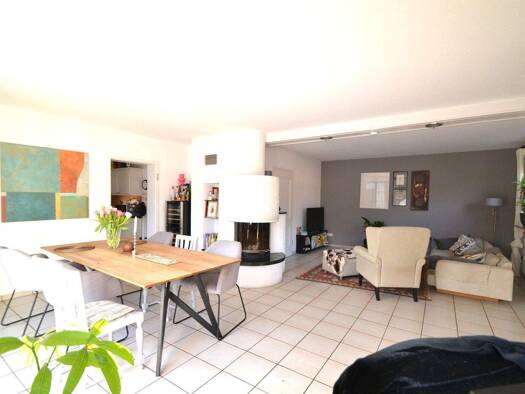 Einfamilienhaus zur Miete 2.450 € 7 Zimmer 250 m² 783 m² Grundstück frei ab 01.05.2026 Niederpleis Sankt Augustin 53757