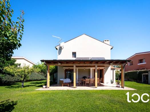 Villa zum Kauf 9 Zimmer 265 m² Olbia 07026
