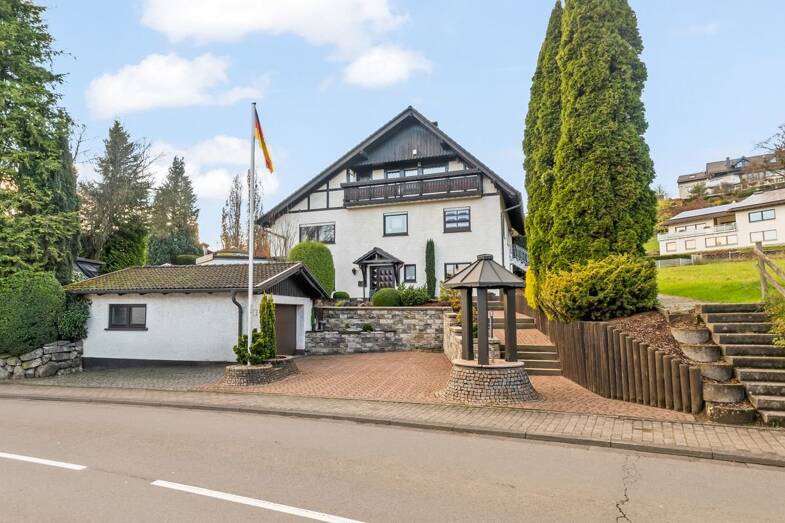Einfamilienhaus zum Kauf 469.500 € 9 Zimmer 320 m² 852 m² Grundstück Heggen Finnentrop 57413