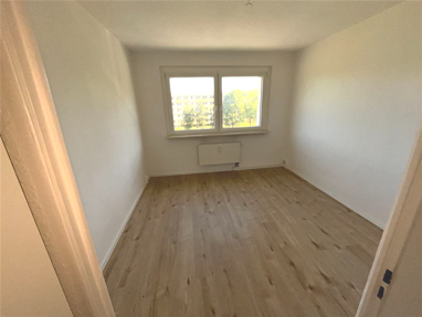 Wohnung zur Miete 649 € 6 Zimmer 112 m² 3. Geschoss frei ab sofort Poststraße 25 Reinsdorf Reinsdorf 08141