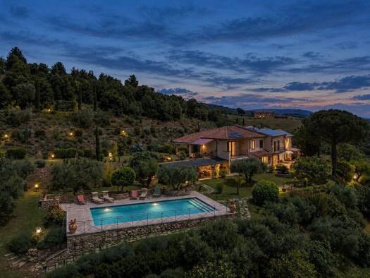 Haus zum Kauf 890.000 € 350 m² 15.000 m² Grundstück Passignano sul Trasimeno 06065