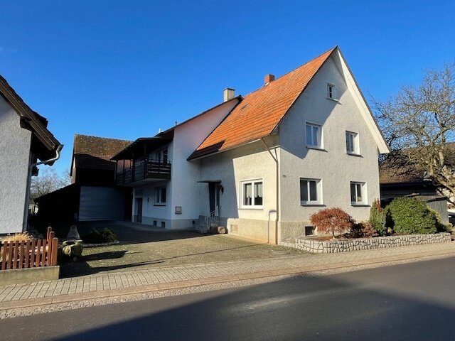 Mehrfamilienhaus zum Kauf 320.000 € 7 Zimmer 218 m²<br/>Wohnfläche 708 m²<br/>Grundstück ab sofort<br/>Verfügbarkeit Gamshurst Achern 77855