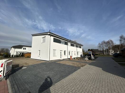 Reihenmittelhaus zum Kauf - Erstbezug 294.000 € 4 Zimmer 96 m² 154 m² Grundstück frei ab 01.05.2026 Wintermoor an der Chaussee Schneverdingen 29640