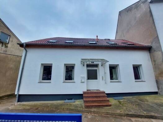Einfamilienhaus zum Kauf 225.000 € 5 Zimmer 176 m² 146 m² Grundstück Frankfurt 15232